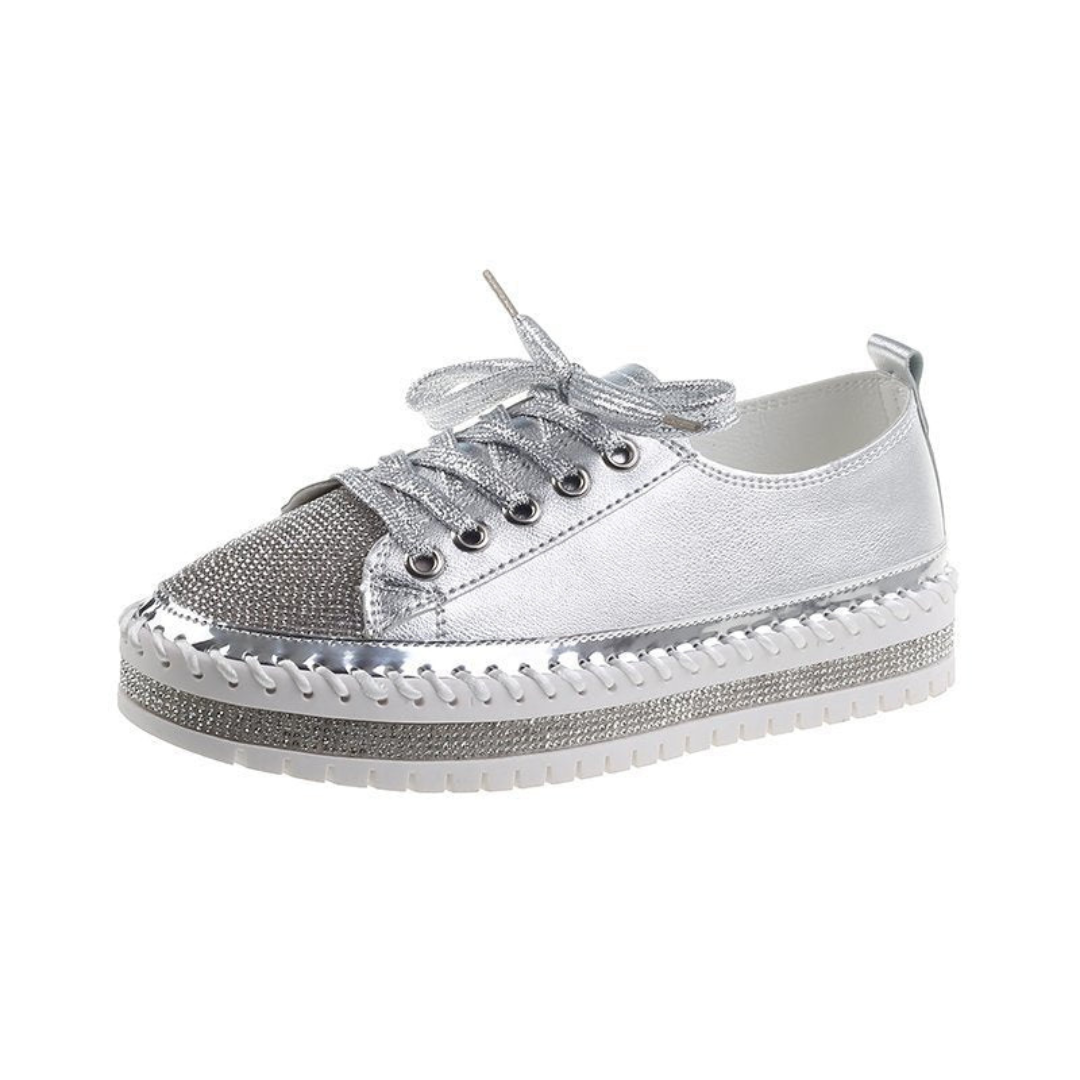 Sapatos com Pedras Brilhantes e Solas Grossas para um Toque de Brilho Elegante