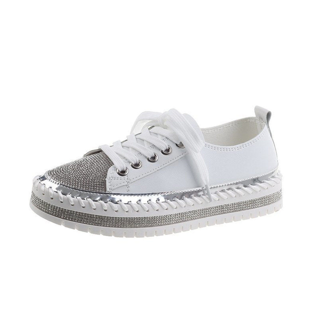 Sapatos com Pedras Brilhantes e Solas Grossas para um Toque de Brilho Elegante