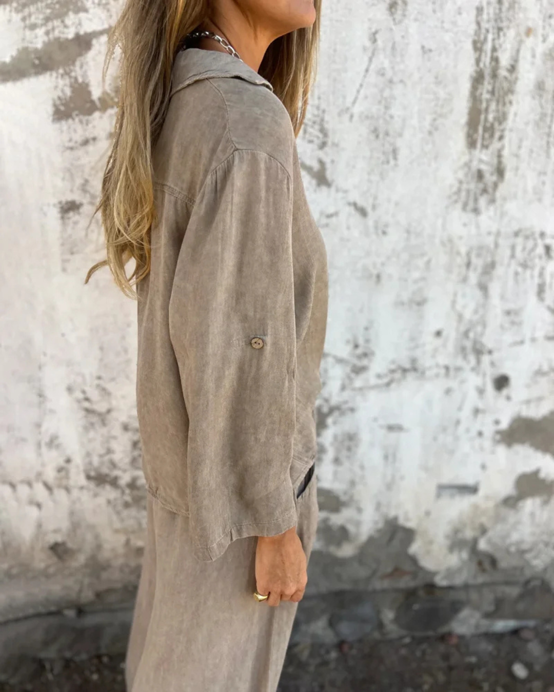Conjunto de Duas Peças de Macacão de Pernas Largas para Mulher com Camisa com Botões e laço à Frente