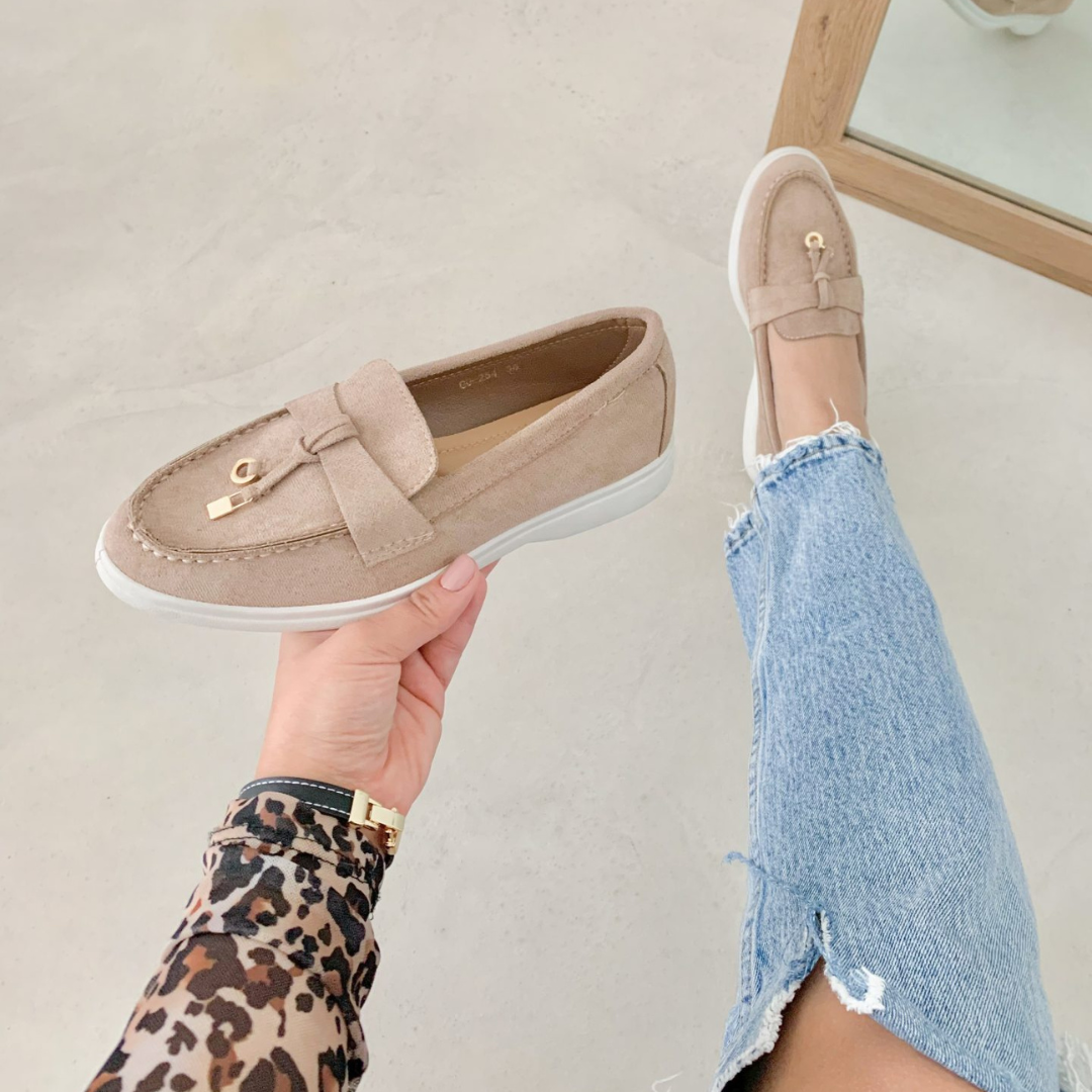 Mocassins Unicolor para Mulher com Pormenores Metálicos Dourados