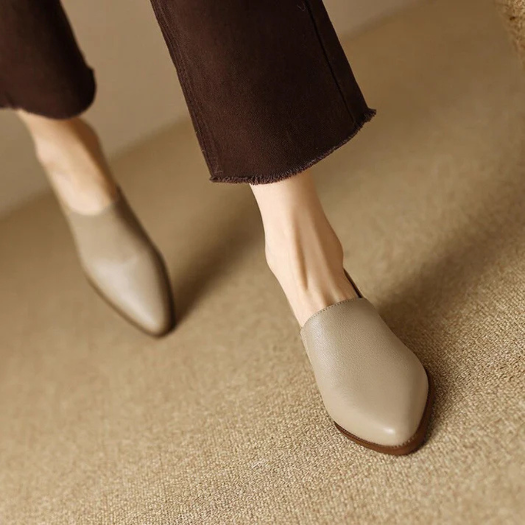 Sapatos Femininos de Salto Alto com Ponta de Lança