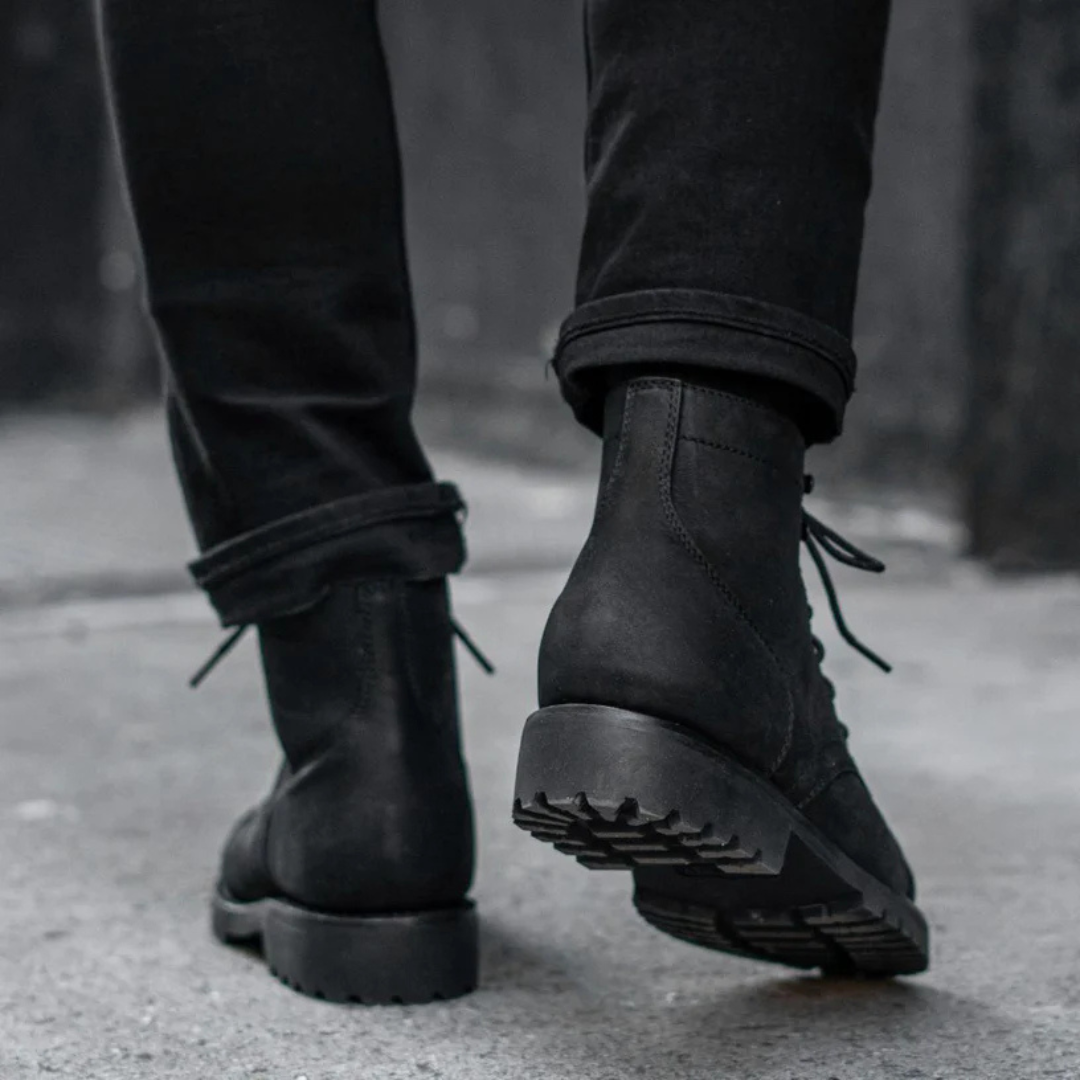Botins Clássicos de Couro com Atacadores e Sola Resistente para Homem