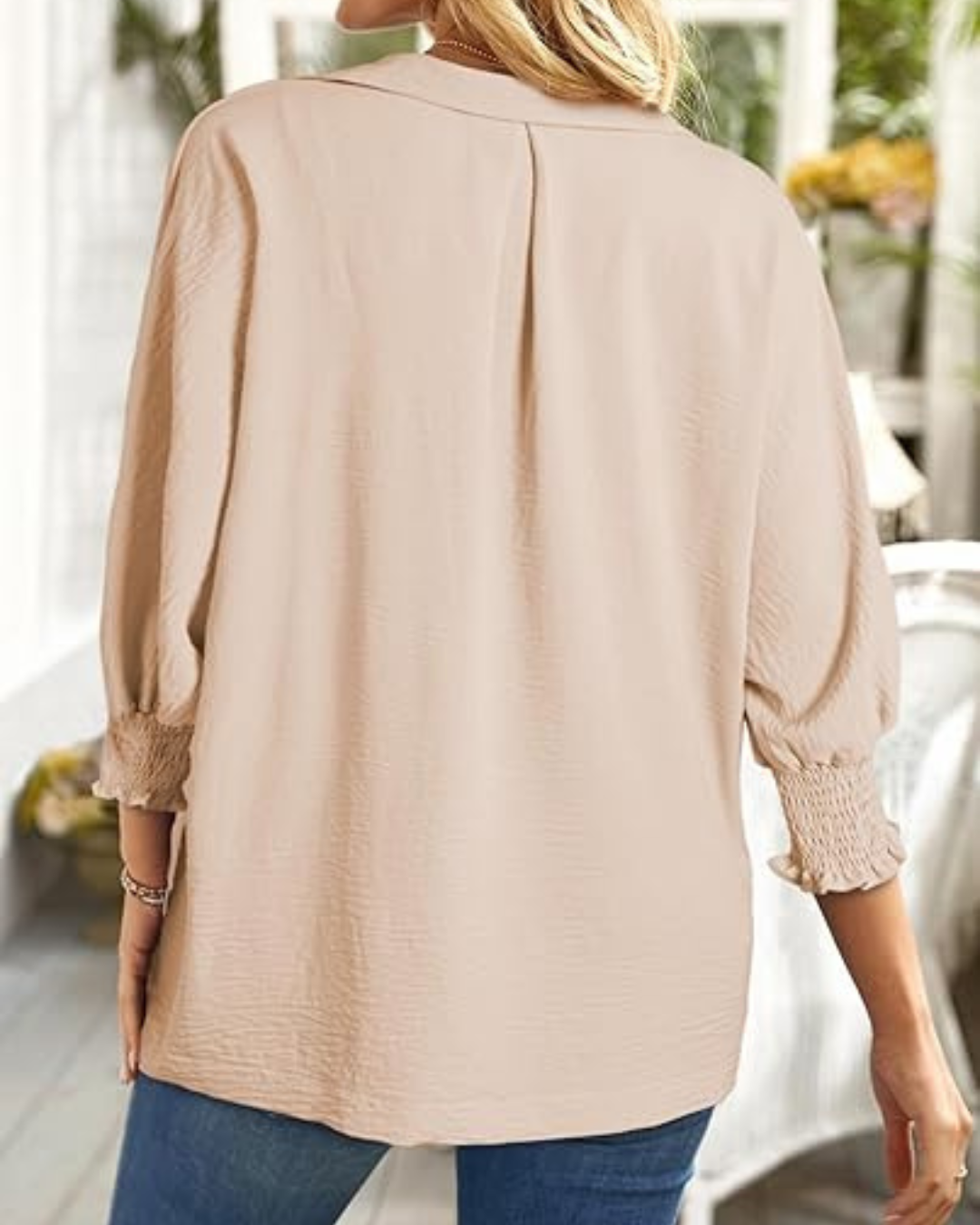 Blusa Casual Feminina com Decote em V e Manga 3/4, Folgada e Ajustada