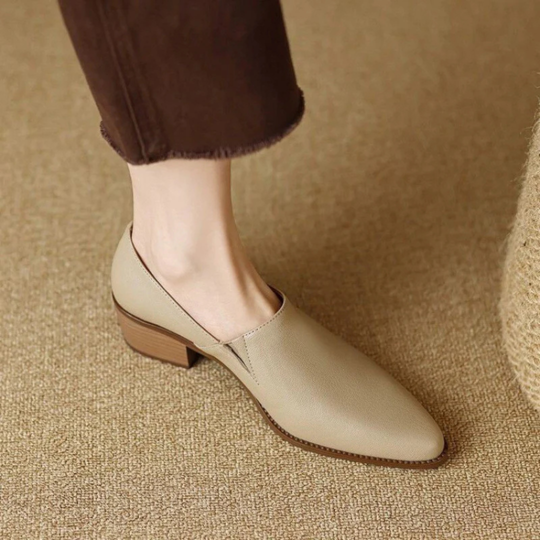 Sapatos Femininos de Salto Alto com Ponta de Lança