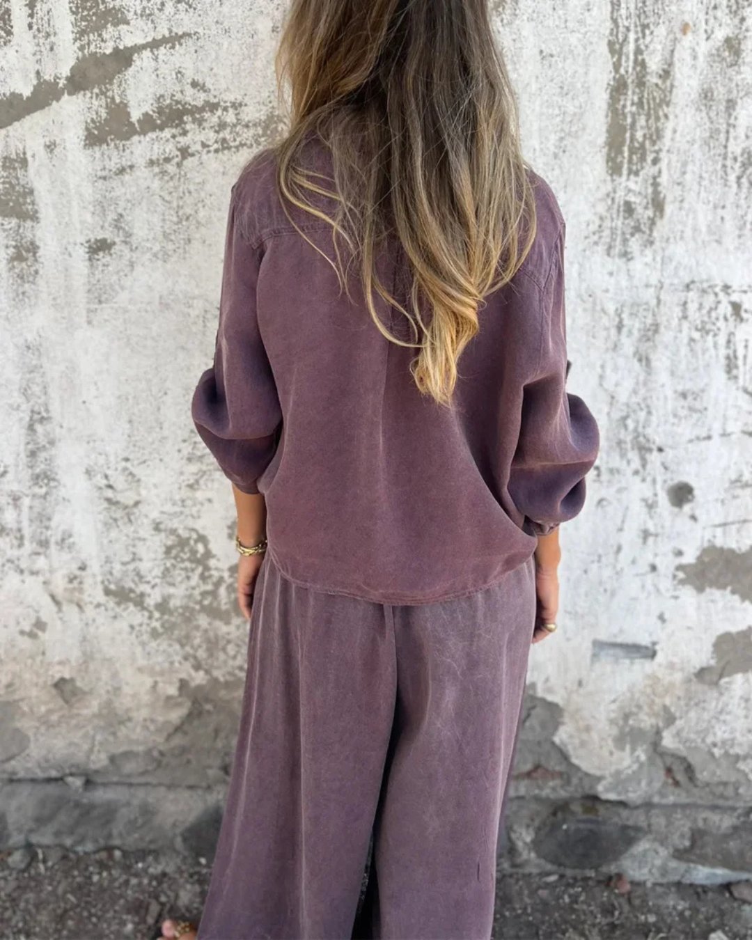Conjunto de Duas Peças de Macacão de Pernas Largas para Mulher com Camisa com Botões e laço à Frente