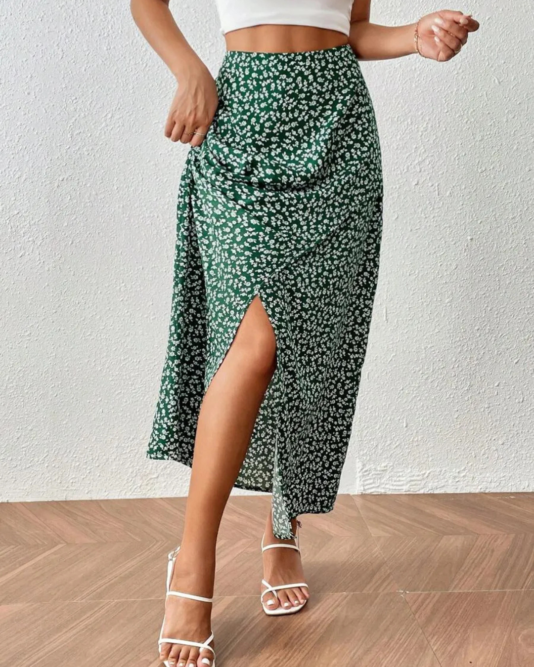 Saia com Fenda Lateral e Estampado Floral