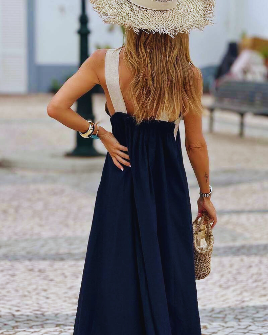 Vestido longo elegante com decote cruzado sem mangas para mulher