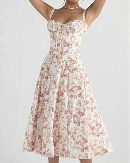 Vestido comprido com silhueta romântica e decote delicado