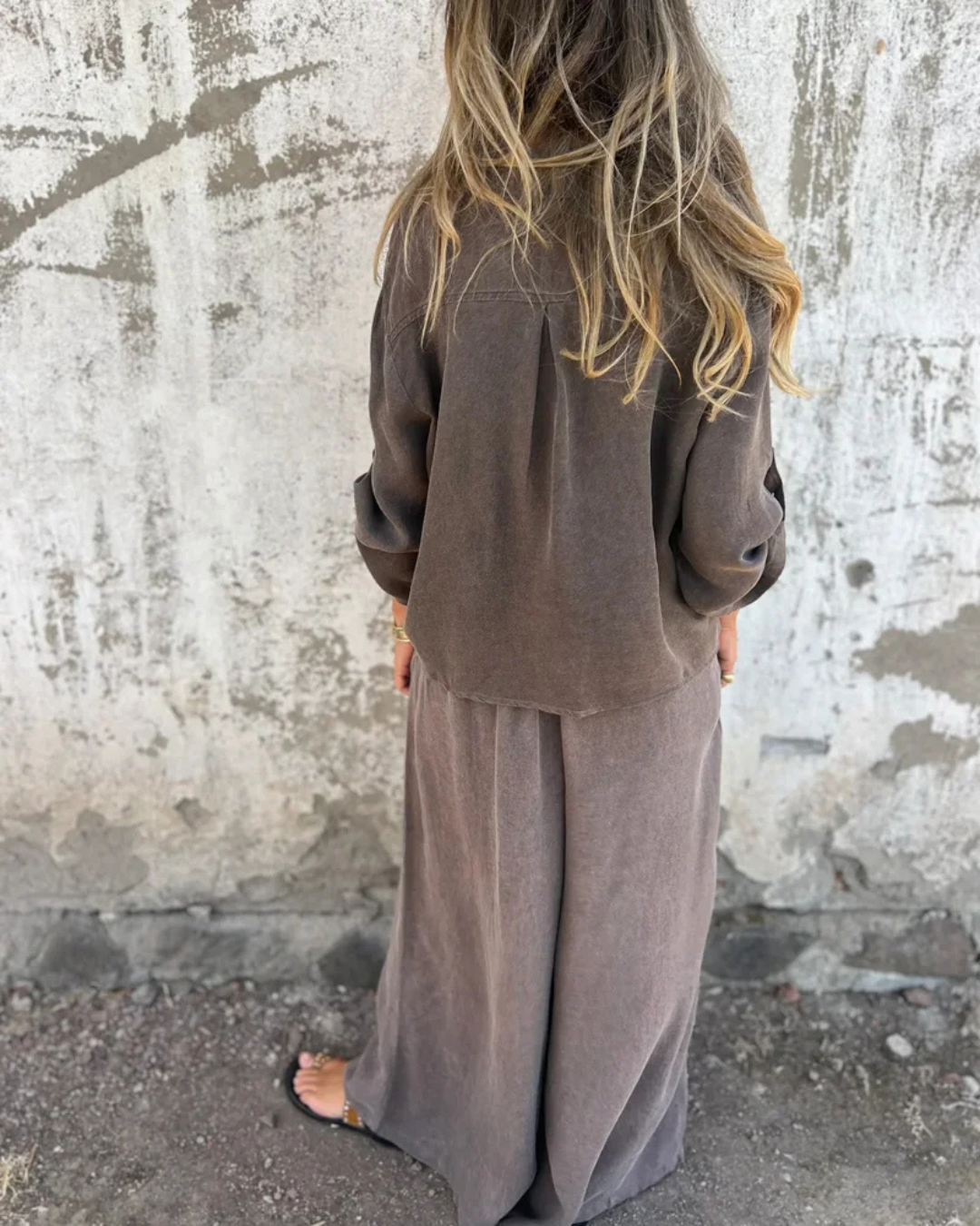 Conjunto de Duas Peças de Macacão de Pernas Largas para Mulher com Camisa com Botões e laço à Frente