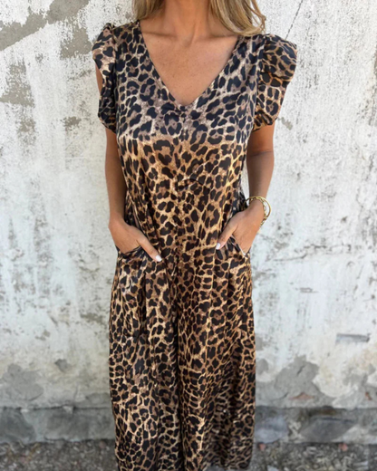 Macacão feminino com decote em V e estampa de leopardo