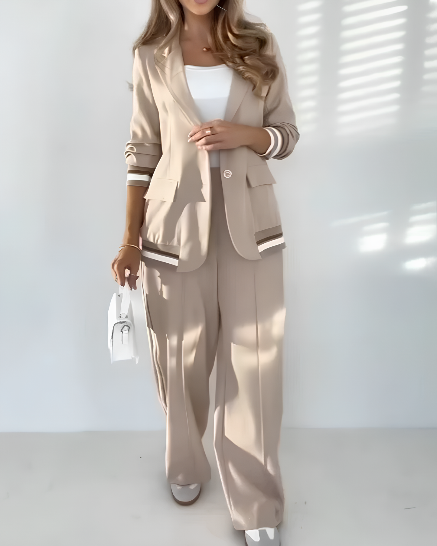 Conjunto Elegante de Blazer e Calças Palazzo em Bege Estilo Sofisticado e Moderno