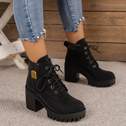 Botins Femininos de Salto Alto com Cordões e Forro de Pelúcia