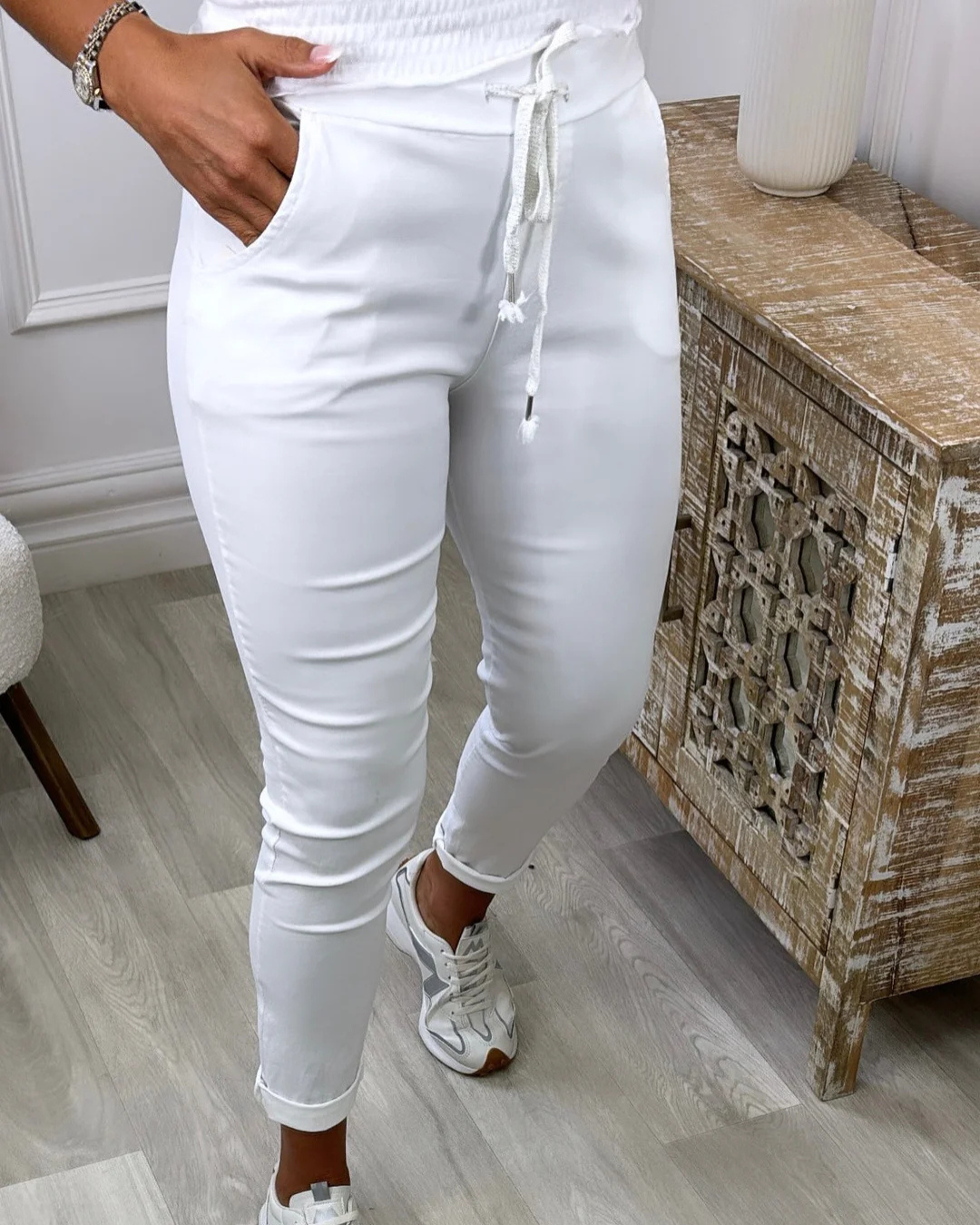 Joggers para mulher com cintura ajustável e bolsos funcionais