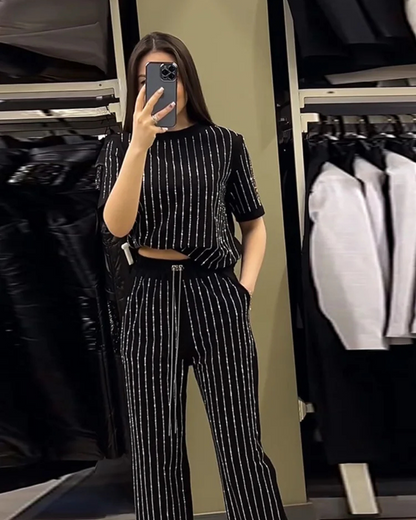 Conjunto casual de duas peças com calças e camisa de manga curta para mulher