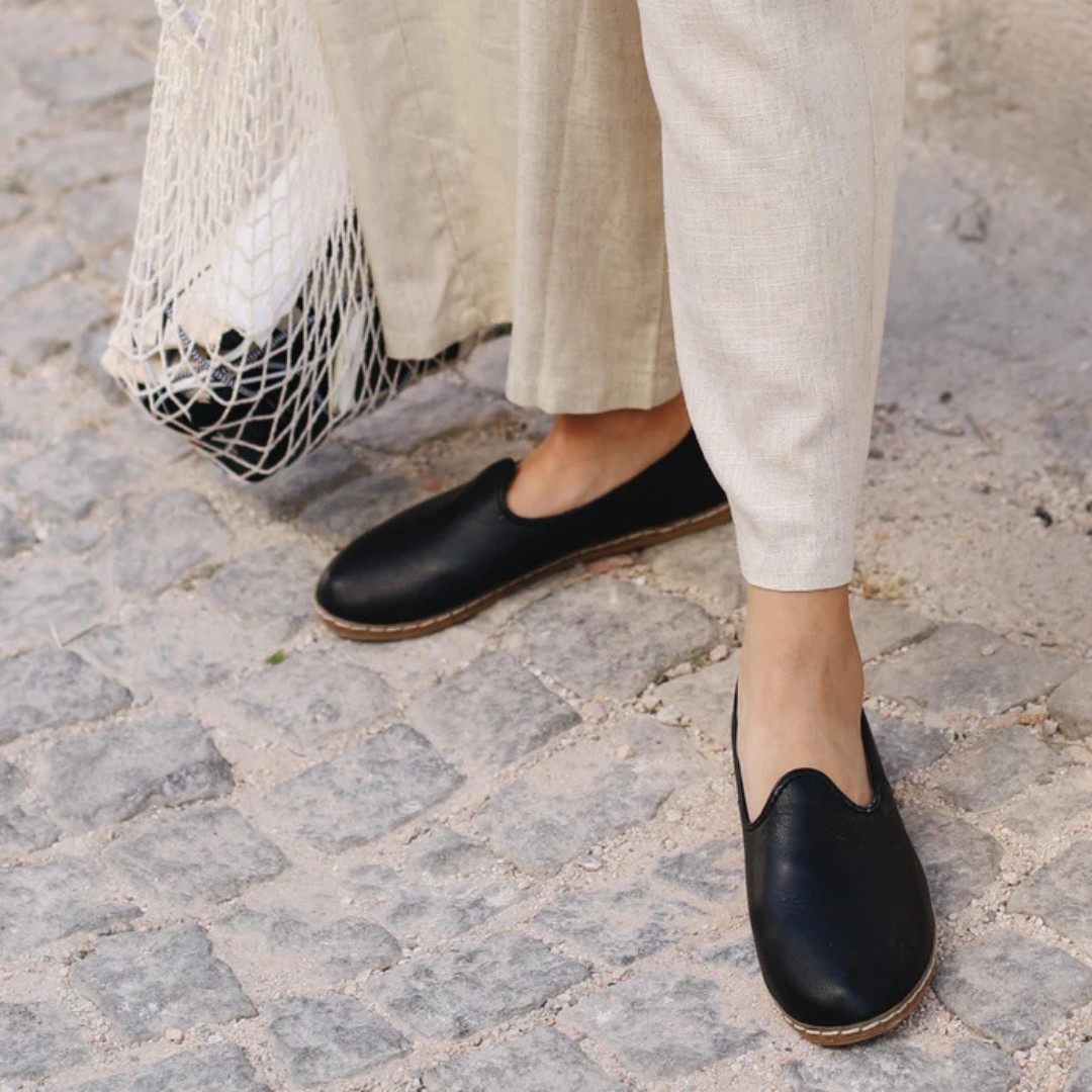 Mocassins em Pele com Sola Cosida e Design Minimalista Unisexo