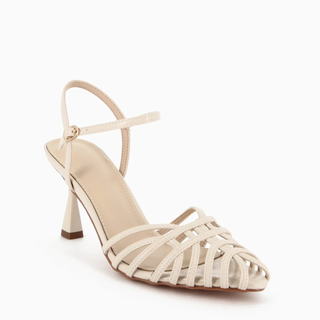 Sandálias de Cano Alto e Tiras Cruzadas para um Estilo Elegante