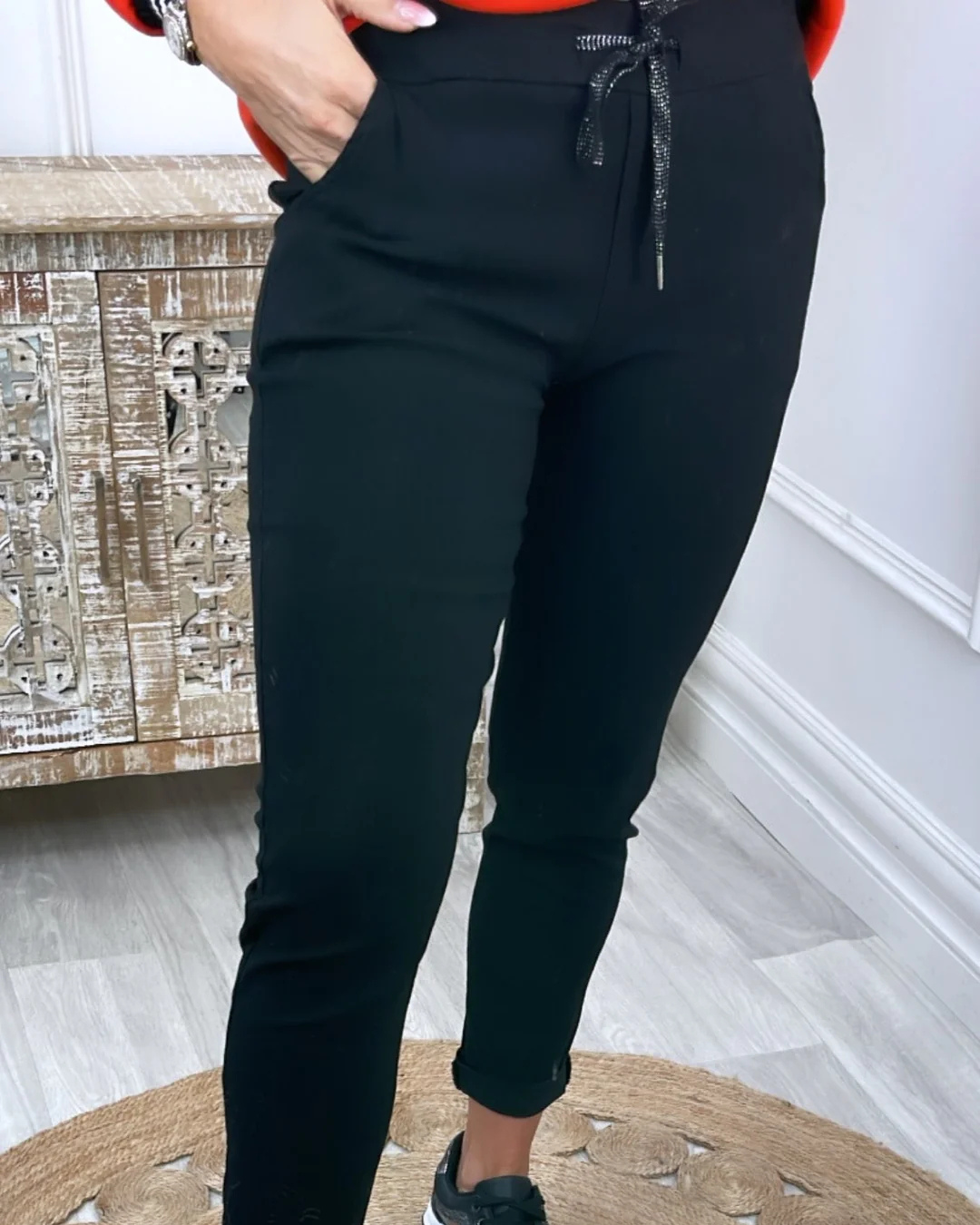 Joggers para mulher com cintura ajustável e bolsos funcionais