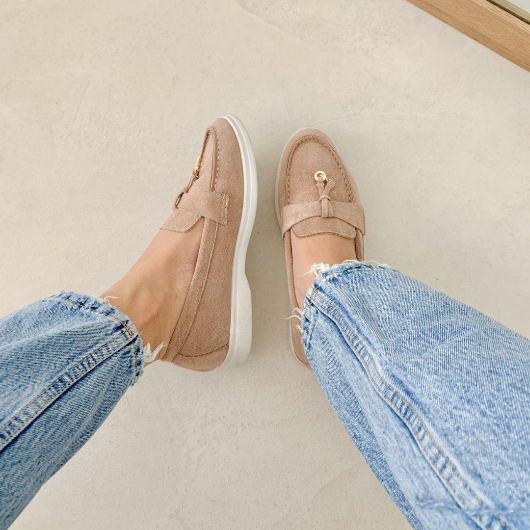 Mocassins Unicolor para Mulher com Pormenores Metálicos Dourados