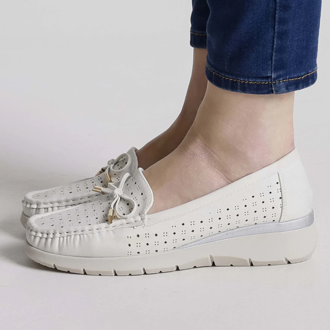 Mocassins de Couro Respiráveis com Cordões para Mulher