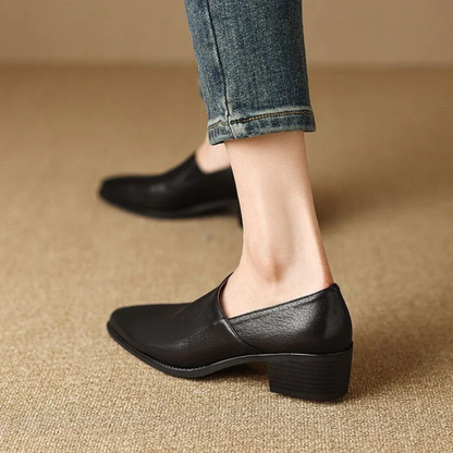 Sapatos Femininos de Salto Alto com Ponta de Lança